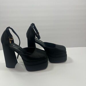 WetKiss Hills Woman’s size 8  Black‎ Platform Shoes with pendant  Casual
